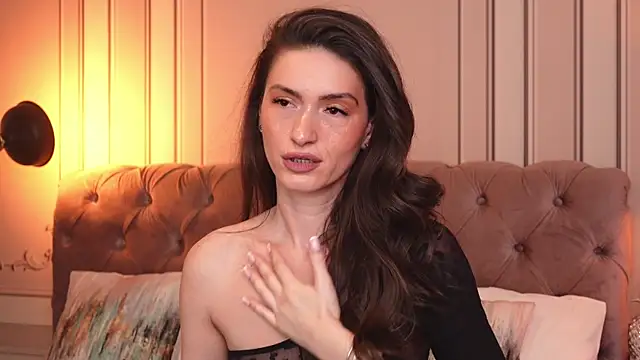 Snapshot of MayaVixxen chatting on February 1, 11:43 am MayaVixxen online show from February 1, 11:43 am