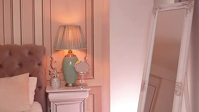 Snapshot of MayaVixxen chatting on February 12, 6:51 am MayaVixxen online show from February 12, 6:51 am