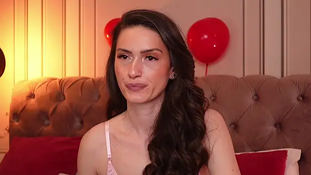 Snapshot of MayaVixxen chatting on February 14, 6:23 am MayaVixxen online show from February 14, 6:23 am