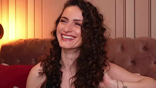 Snapshot of MayaVixxen chatting on February 20, 9:44 am MayaVixxen online show from February 20, 9:44 am