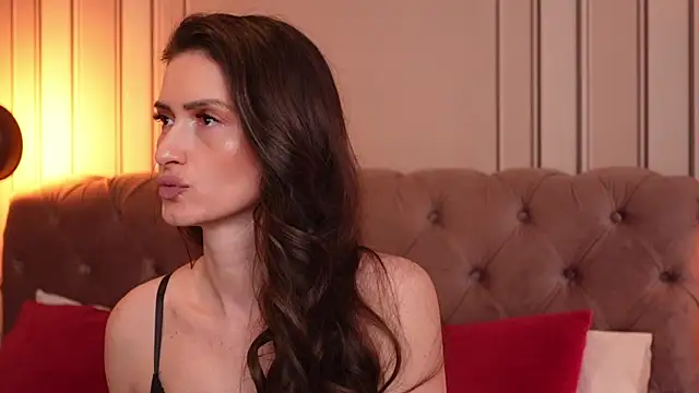 Snapshot of MayaVixxen chatting on February 21, 10:39 am MayaVixxen online show from February 21, 10:39 am