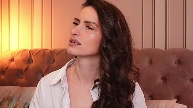 Snapshot of MayaVixxen chatting on February 24, 10:37 am MayaVixxen online show from February 24, 10:37 am