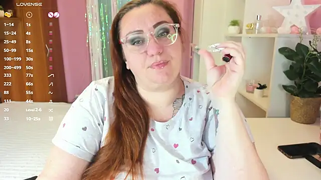 lovely adelle online show from December 4, 7:39 am