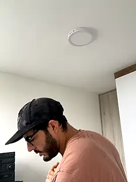 thomas gun online show from December 5, 3:41 pm