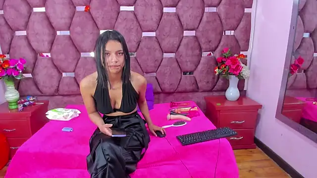 SaraLoveee  online show from December 7, 10:01 am