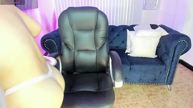 naomii campbell  online show from December 13, 3:54 pm
