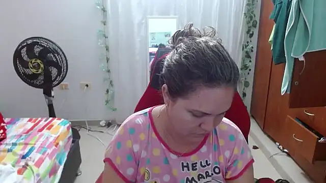 Snapshot of helenca43 chatting on September 18, 10:17 am helenca43 online show from September 18, 10:17 am