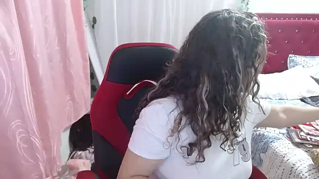 Snapshot of helenca43 chatting on September 23, 10:18 am helenca43 online show from September 23, 10:18 am