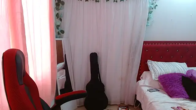 Snapshot of helenca43 chatting on October 31, 12:50 pm helenca43 online show from October 31, 12:50 pm