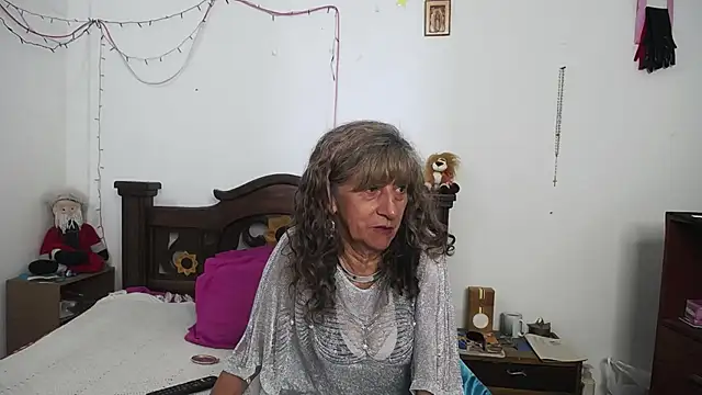 Snapshot of DominaLeona chatting on January 23, 8:13 pm DominaLeona online show from January 23, 8:13 pm
