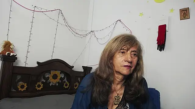 Snapshot of DominaLeona chatting on March 7, 9:59 pm DominaLeona online show from March 7, 9:59 pm