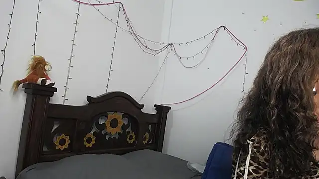 Snapshot of DominaLeona chatting on March 9, 1:14 am DominaLeona online show from March 9, 1:14 am