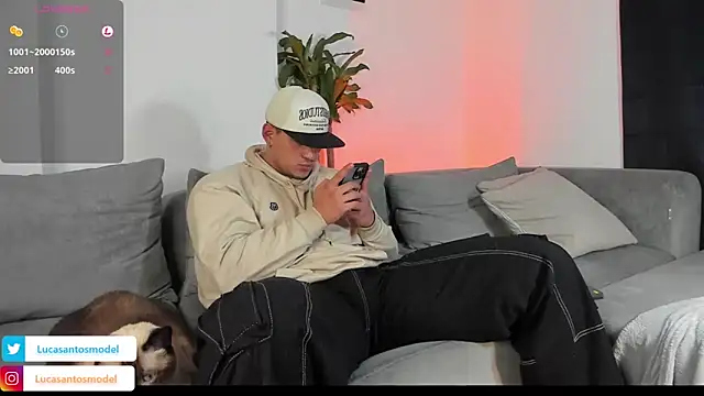 Snapshot of lucasanto_ chatting on December 14, 5:18 am lucasanto online show from December 14, 5:18 am