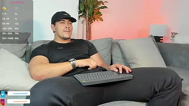 Snapshot of lucasanto_ chatting on February 12, 4:23 am lucasanto online show from February 12, 4:23 am