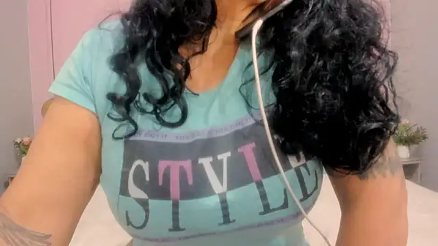 Snapshot of valeriasexxx chatting on February 21, 7:43 pm valeriasexxx online show from February 21, 7:43 pm