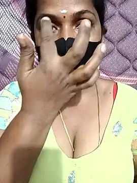 Snapshot of Renuma chatting on February 13, 3:24 am Renuma online show from February 13, 3:24 am