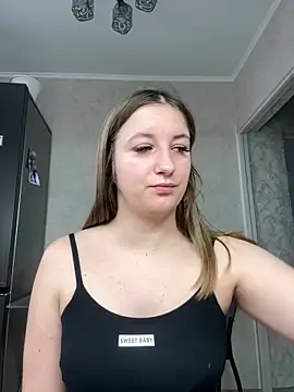 Snapshot of Strawberryyyyik chatting on January 13, 6:27 am Strawberryyyyik online show from January 13, 6:27 am