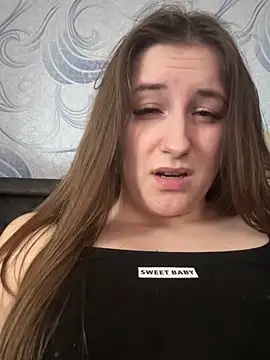 Snapshot of Strawberryyyyik chatting on March 17, 9:55 am Strawberryyyyik online show from March 17, 9:55 am