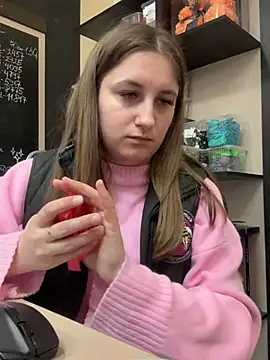 Snapshot of Strawberryyyyik chatting on March 19, 9:38 am Strawberryyyyik online show from March 19, 9:38 am