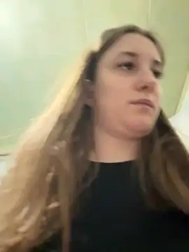 Snapshot of Strawberryyyyik chatting on March 20, 7:14 pm Strawberryyyyik online show from March 20, 7:14 pm