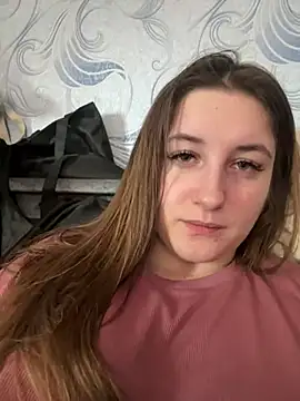 Snapshot of Strawberryyyyik chatting on March 22, 10:17 am Strawberryyyyik online show from March 22, 10:17 am