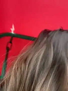 Snapshot of Strawberryyyyik chatting on October 5, 7:07 am Strawberryyyyik online show from October 5, 7:07 am