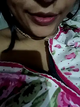 Snapshot of Wifesuman40 chatting on December 15, 8:04 pm Wifesuman40 online show from December 15, 8:04 pm
