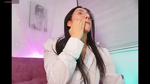 leila petitee  online show from September 29, 12:32 pm