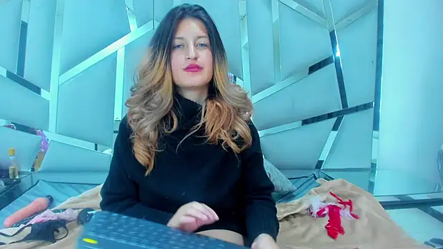 GiaRoussel online show from December 30, 6:27 pm