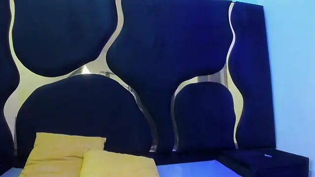 GiaRoussel online show from September 22, 8:00 pm