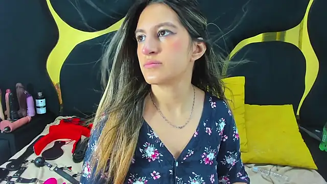 GiaRoussel online show from November 15, 3:30 pm