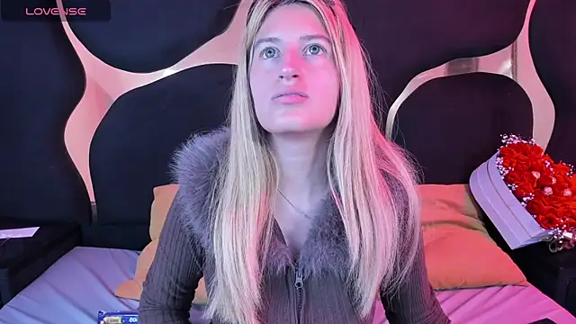 GiaRoussel online show from February 14, 3:42 pm