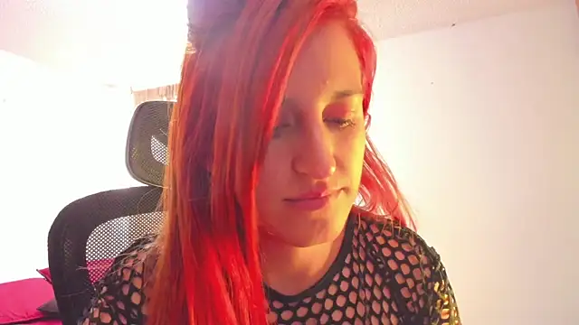 Snapshot of GiaRoussel chatting on April 18, 7:07 pm GiaRoussel online show from April 18, 7:07 pm
