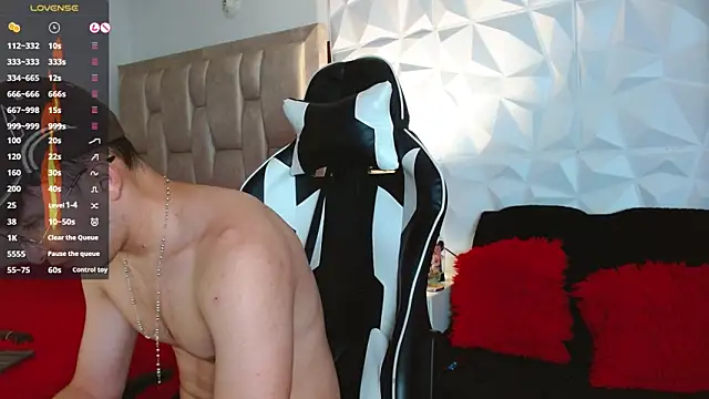 santyago taylor online show from December 4, 7:56 pm