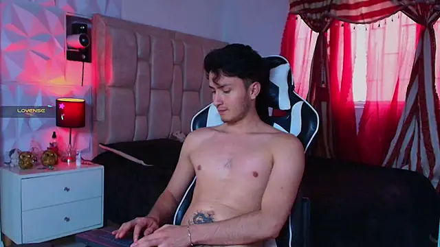santyago taylor online show from January 1, 9:52 pm