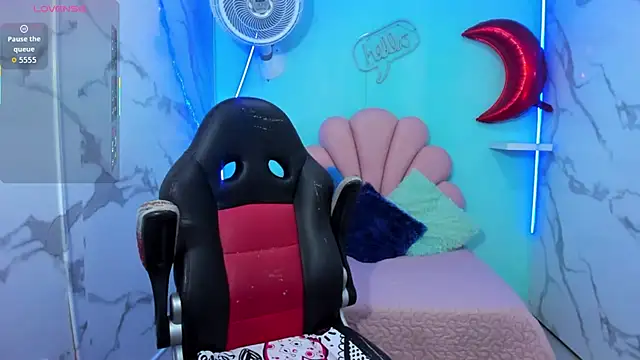 Snapshot of cristal_horny19 chatting on March 27, 10:20 pm cristal horny19 online show from March 27, 10:20 pm