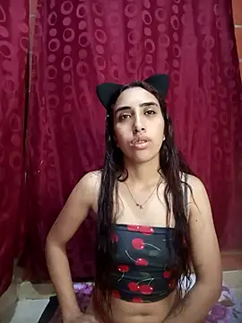 Snapshot of ifeelverywet_andhot chatting on December 23, 8:47 pm ifeelverywet andhot online show from December 23, 8:47 pm