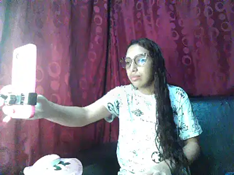 Snapshot of ifeelverywet_andhot chatting on January 4, 4:32 pm ifeelverywet andhot online show from January 4, 4:32 pm