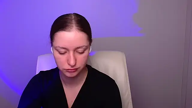 Snapshot of Fantasy_July chatting on December 2, 9:35 am Fantasy July online show from December 2, 9:35 am