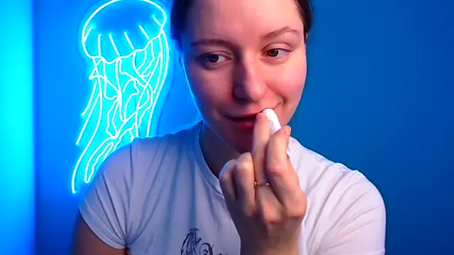 Snapshot of Fantasy_July chatting on December 10, 6:33 am Fantasy July online show from December 10, 6:33 am