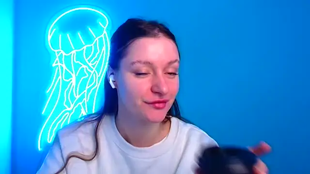 Snapshot of Fantasy_July chatting on December 19, 6:56 am Fantasy July online show from December 19, 6:56 am