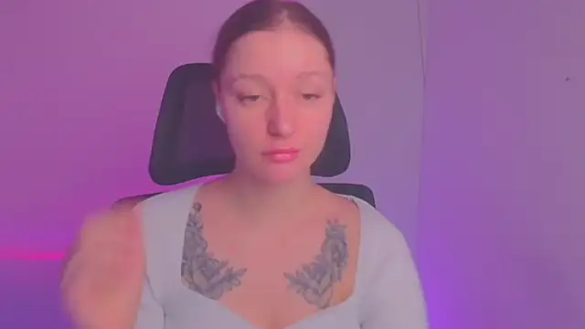 Snapshot of Fantasy_July chatting on December 21, 6:30 am Fantasy July online show from December 21, 6:30 am