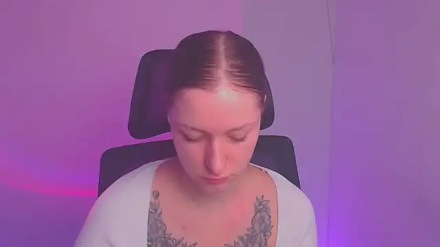 Snapshot of Fantasy_July chatting on December 21, 9:33 am Fantasy July online show from December 21, 9:33 am