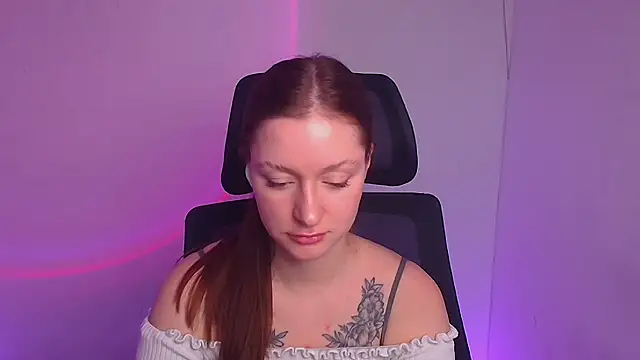 Snapshot of Fantasy_July chatting on December 22, 3:33 pm Fantasy July online show from December 22, 3:33 pm