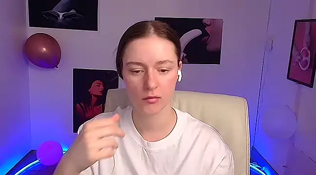 Snapshot of Fantasy_July chatting on March 12, 4:24 pm Fantasy July online show from March 12, 4:24 pm