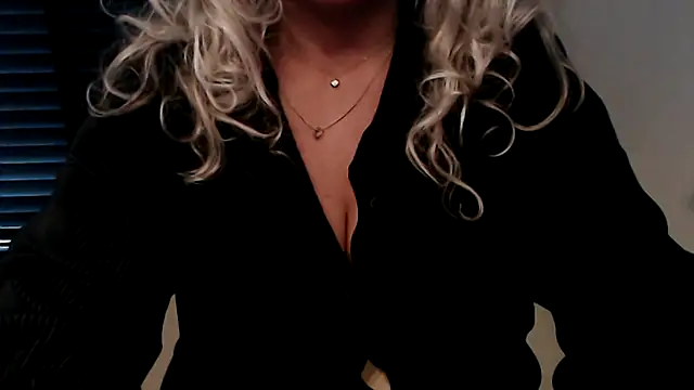 JenniLowen online show from October 12, 12:04 pm