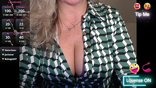 Snapshot of JenniLowen chatting on March 27, 8:26 am JenniLowen online show from March 27, 8:26 am