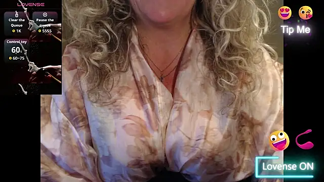 Snapshot of JenniLowen chatting on April 7, 8:04 am JenniLowen online show from April 7, 8:04 am