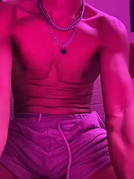 Snapshot of thesummerboy chatting on December 17, 9:28 am thesummerboy online show from December 17, 9:28 am