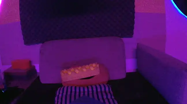 Snapshot of thesummerboy chatting on January 23, 11:15 am thesummerboy online show from January 23, 11:15 am